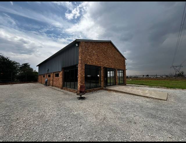 5,891M² WAREHOUSE FOR SALE IN APEX